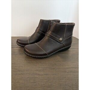 Womens Clarks Ashland Pine Dark Brown Leather Ankle Boots size 6.5